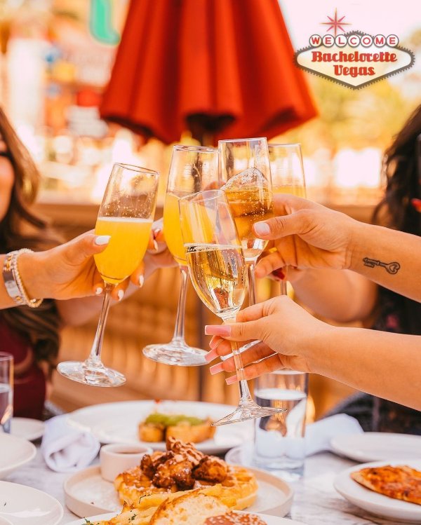champagne-toast-lavo-brunch