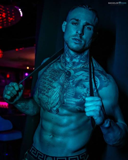 las-vegas-mens-show-performer
