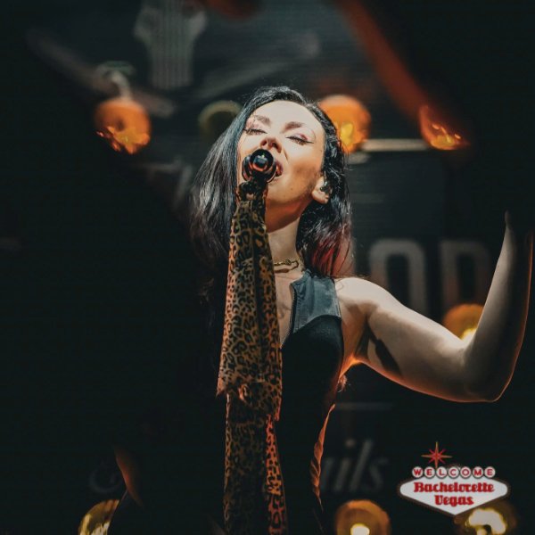girl-singing