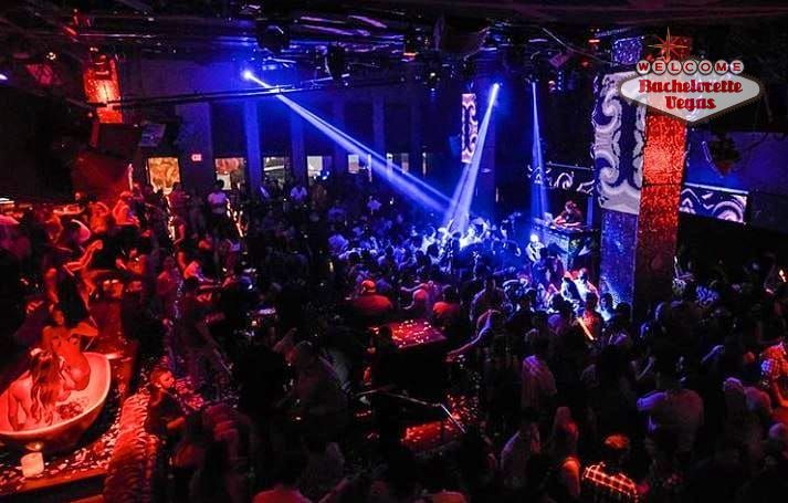 vegas crowd
