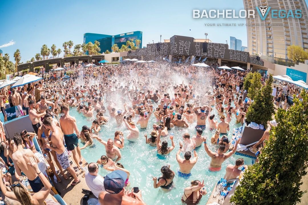 vegas pool party