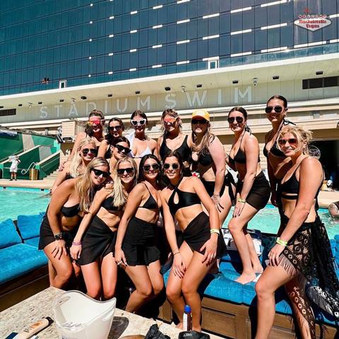 las-vegas-pool-time