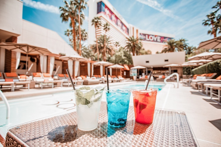 The ultimate guide to dayclubs and pool parties in Las 