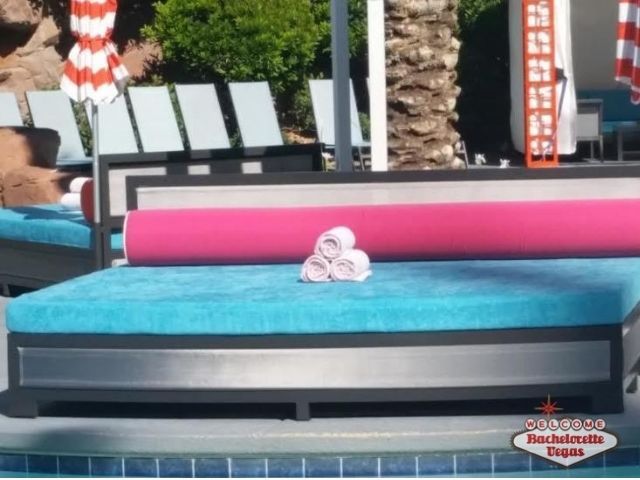 flamingo go pool party daybed