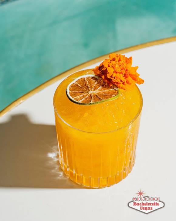 drink-at-pool