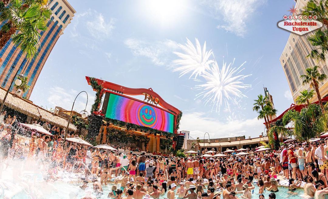 vegas pool party