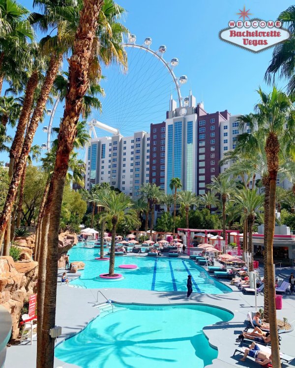 las-vegas-pool-time