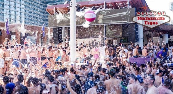 pool-party-crowd